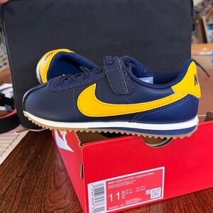 NIB Kid's 11.5 Nike Cortez EasyOn  Sneakers DM0951-401 Navy/University Gold